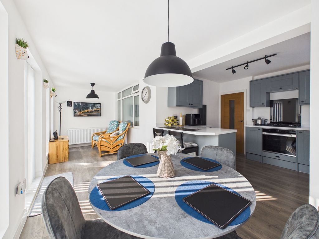 Property photo 3 of 25