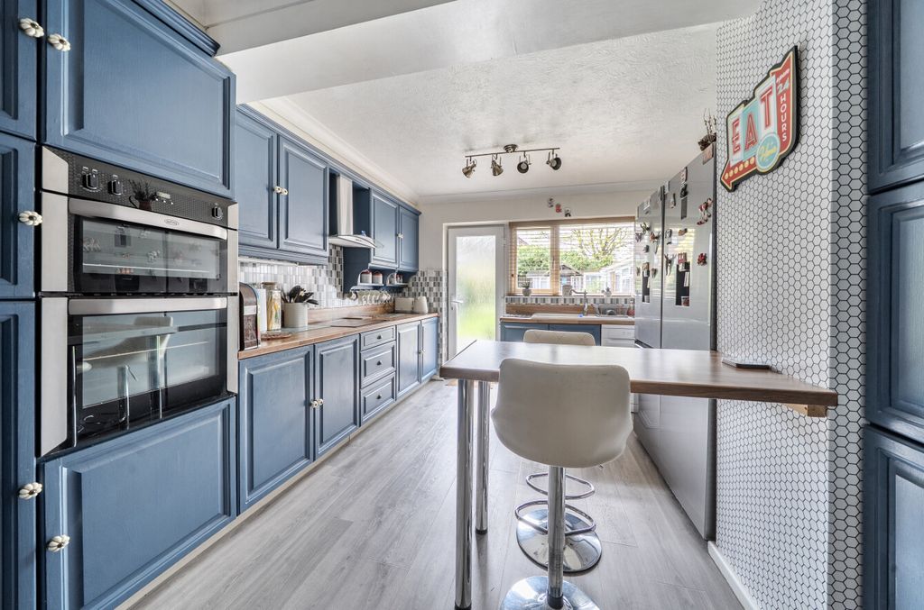 Property photo 3 of 17 1439358-9-69d7857...