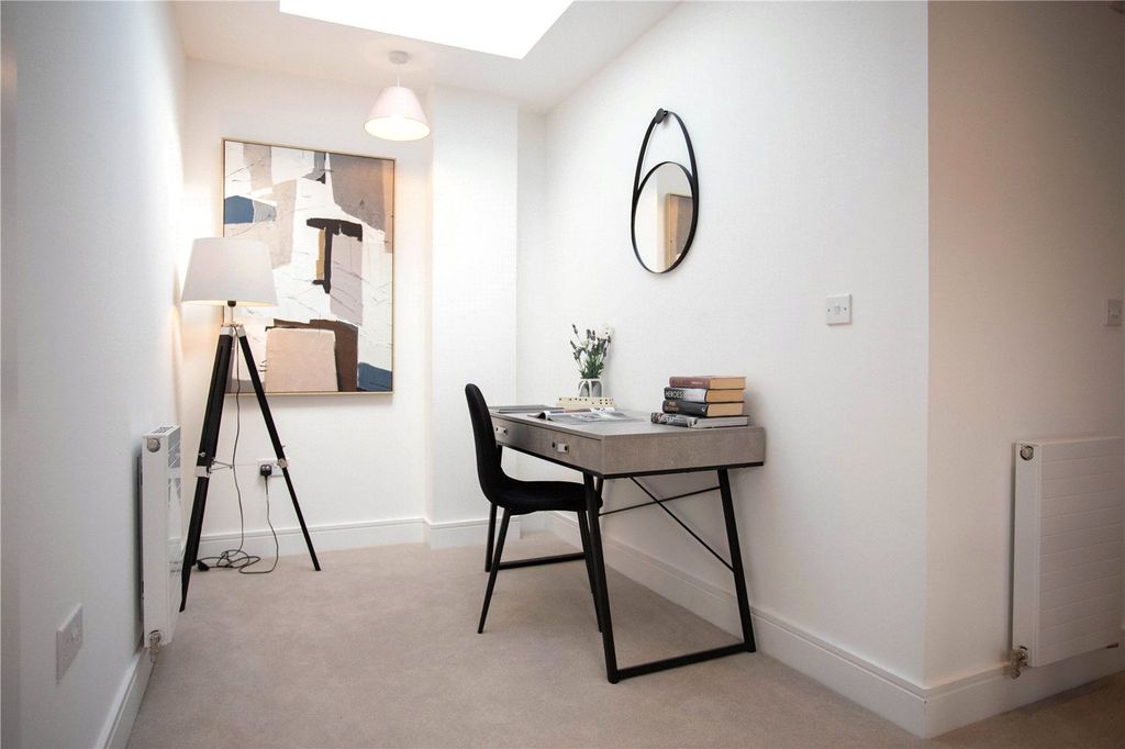 Property photo 3 of 17 Hallway