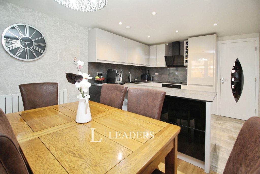 Property photo 2 of 15 Pbox-Img.Jpg