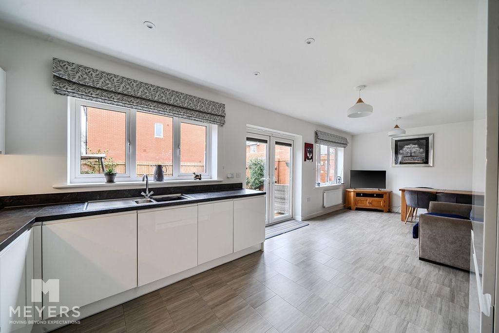 Property photo 3 of 22