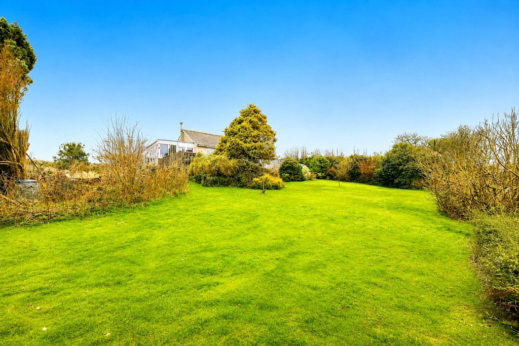 Property photo 2 of 13 Picture No. 32