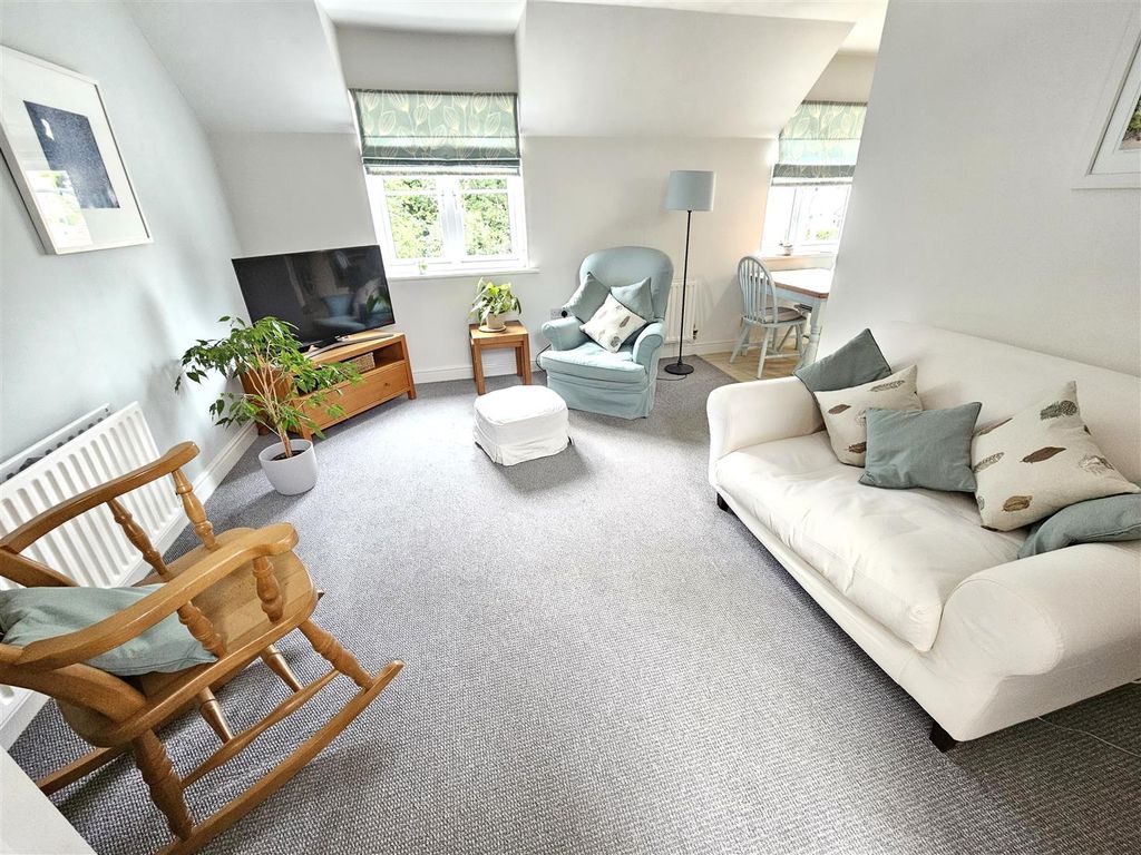 Property photo 2 of 9 Living Area.Jpg