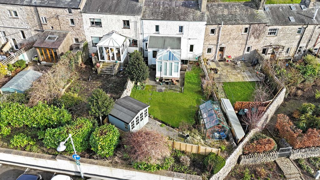 Property photo 2 of 33