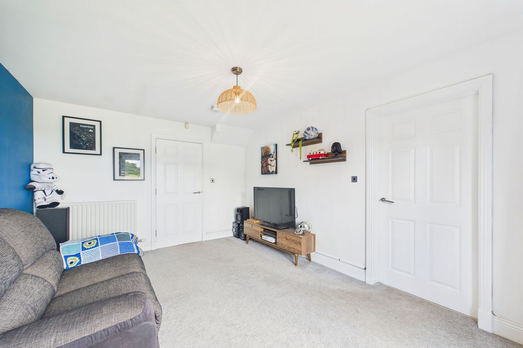 Property photo 3 of 32