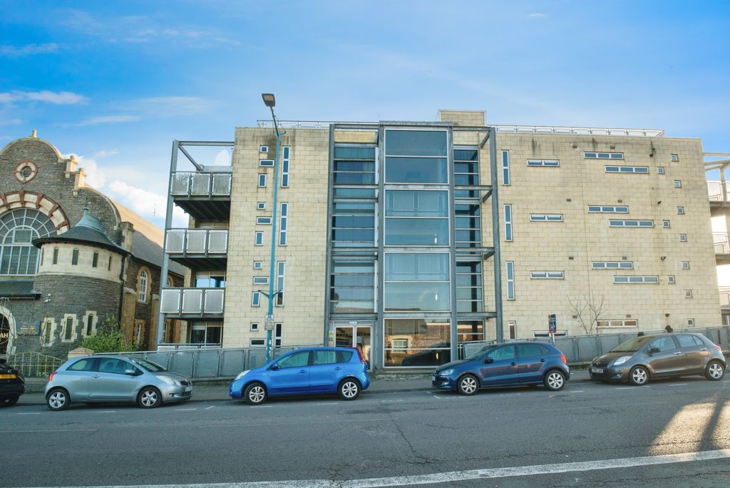 Property photo 1 of 12