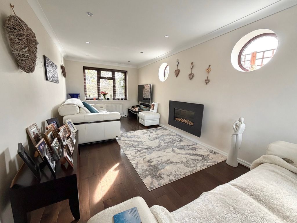 Property photo 3 of 21