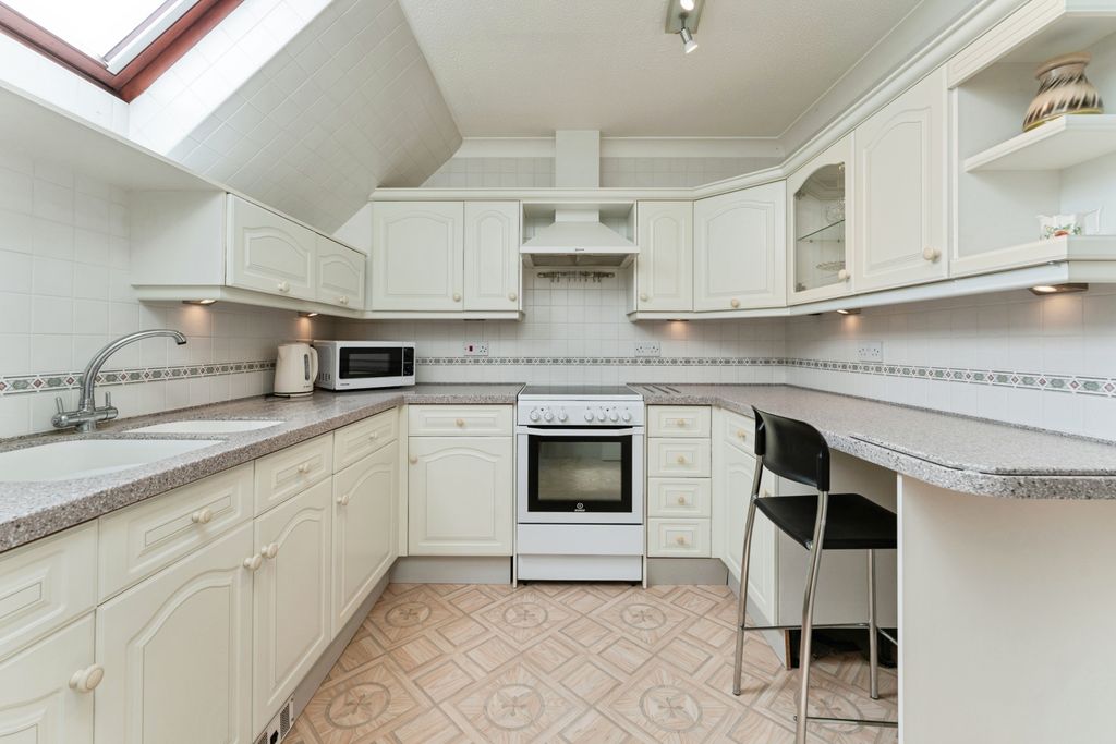 Property photo 3 of 14 Kitchen