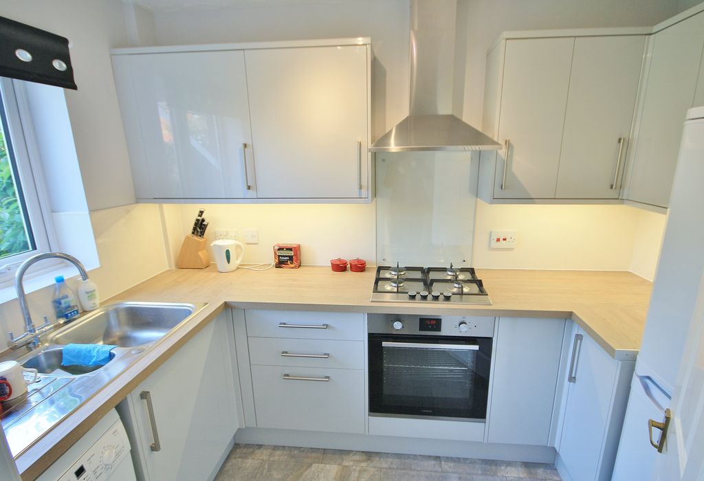 Property photo 2 of 9 Kitchen