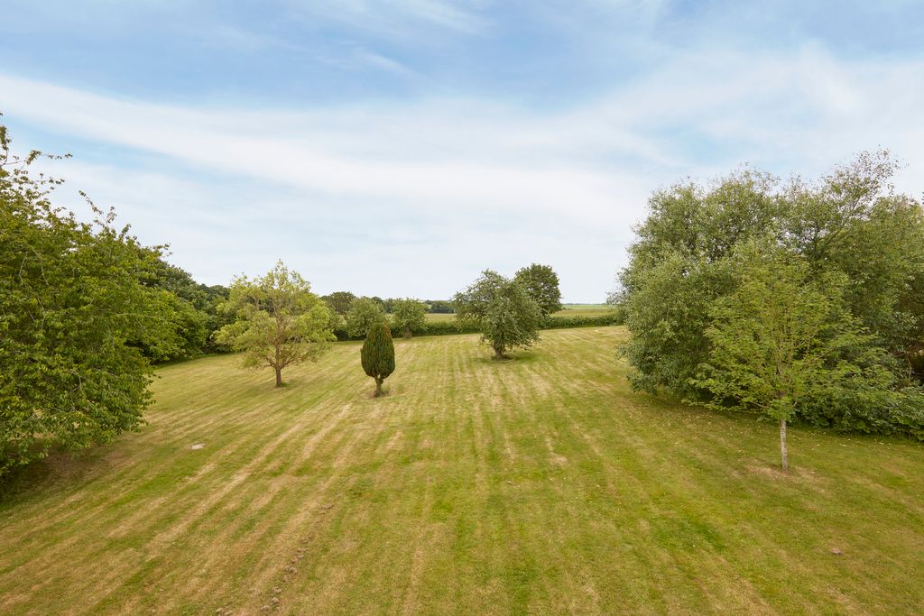 Property photo 2 of 26