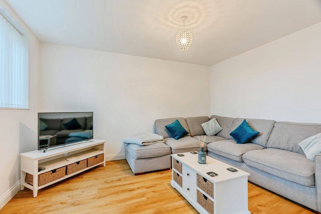 Property photo 3 of 19 Pbox-Img.Jpg