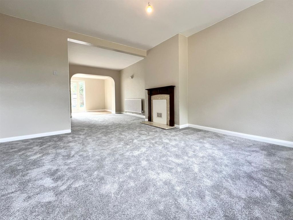 Property photo 2 of 10 Livingroom