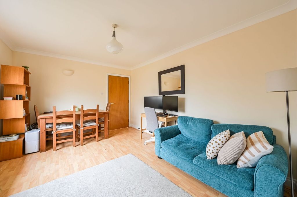 Property photo 3 of 12