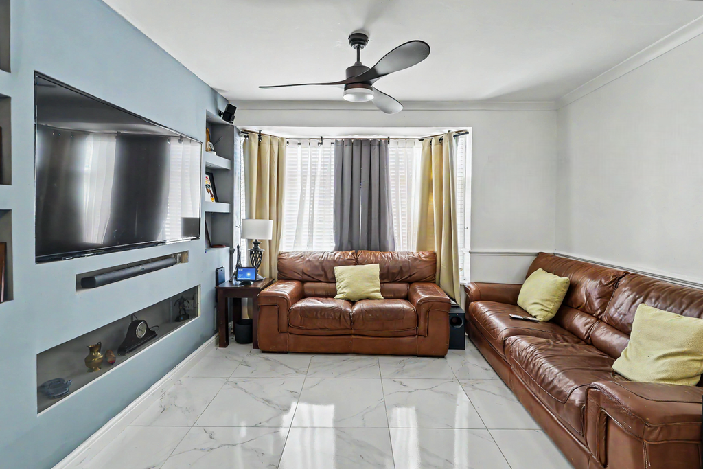 Property photo 2 of 32 Living Room