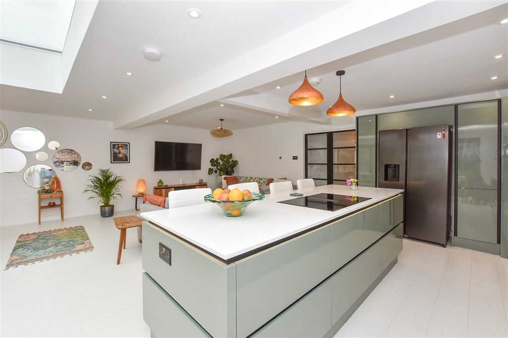 Property photo 3 of 15 Lounge/Dining Area/Kitchen