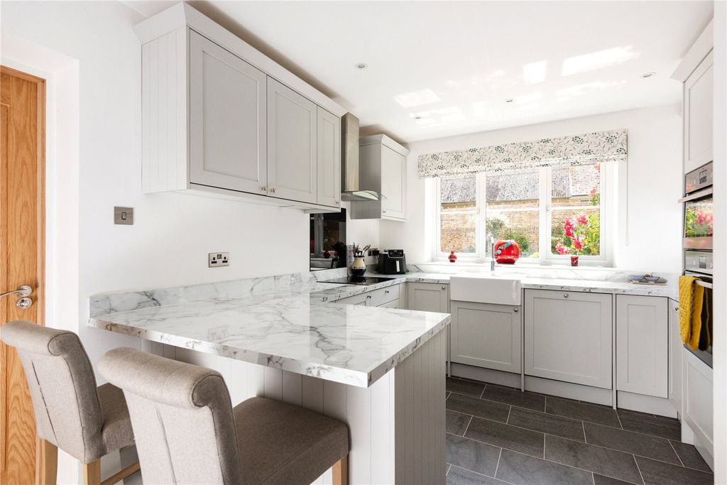 Property photo 3 of 12 Kitchen