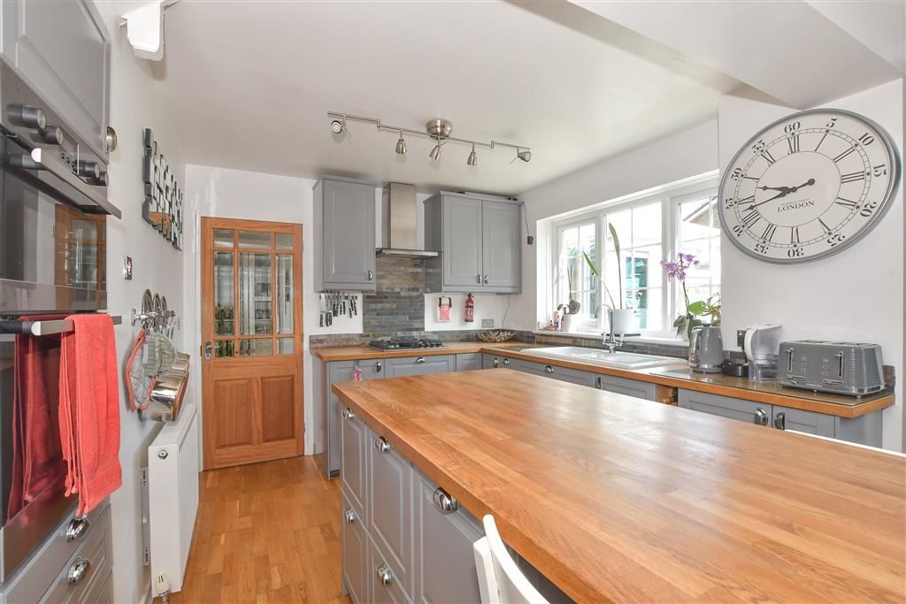 Property photo 2 of 14 Kitchen