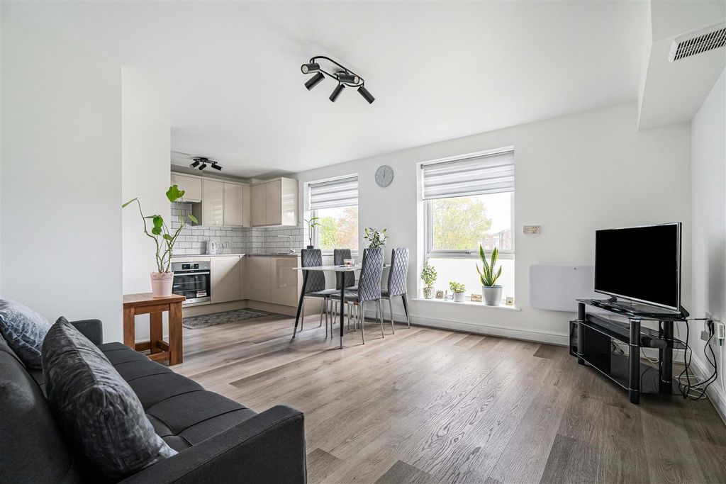 Property photo 2 of 14