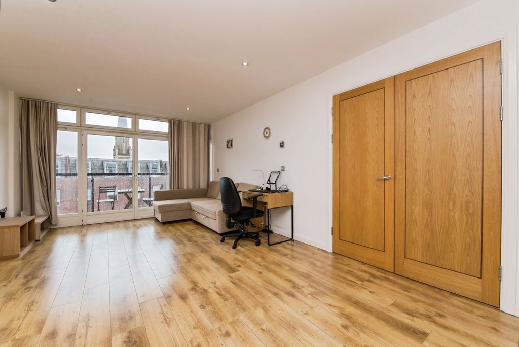 Property photo 3 of 8 Living Space