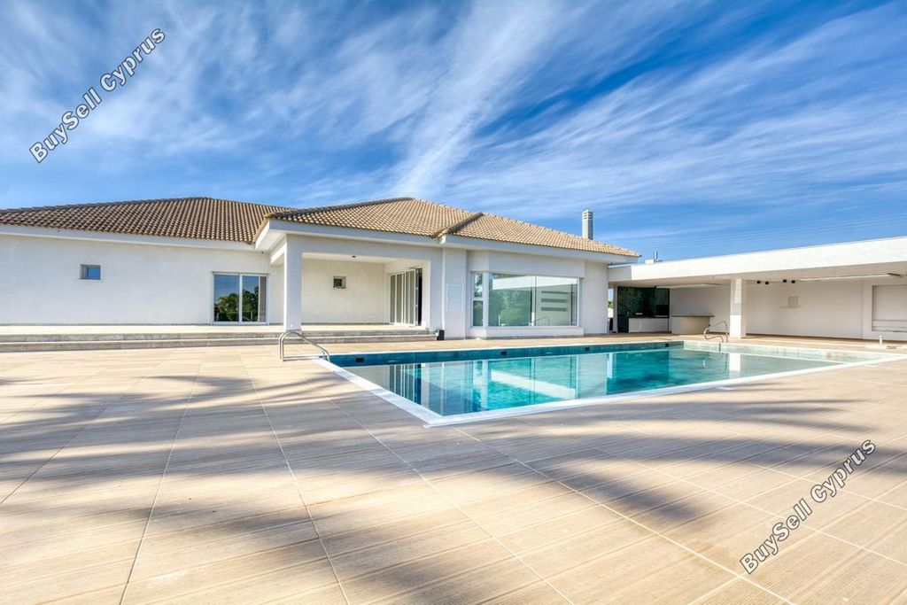 Property photo 3 of 35