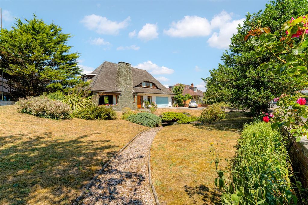Property photo 2 of 64 54 Hall Road East-6.Jpg
