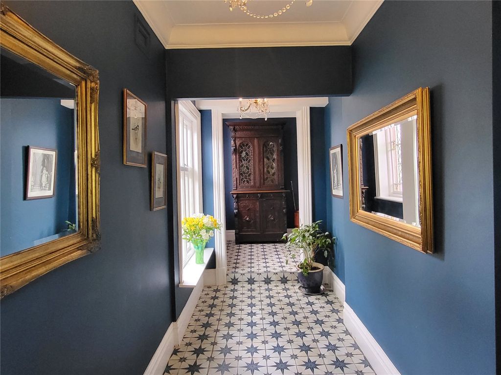 Property photo 3 of 20 Entrance