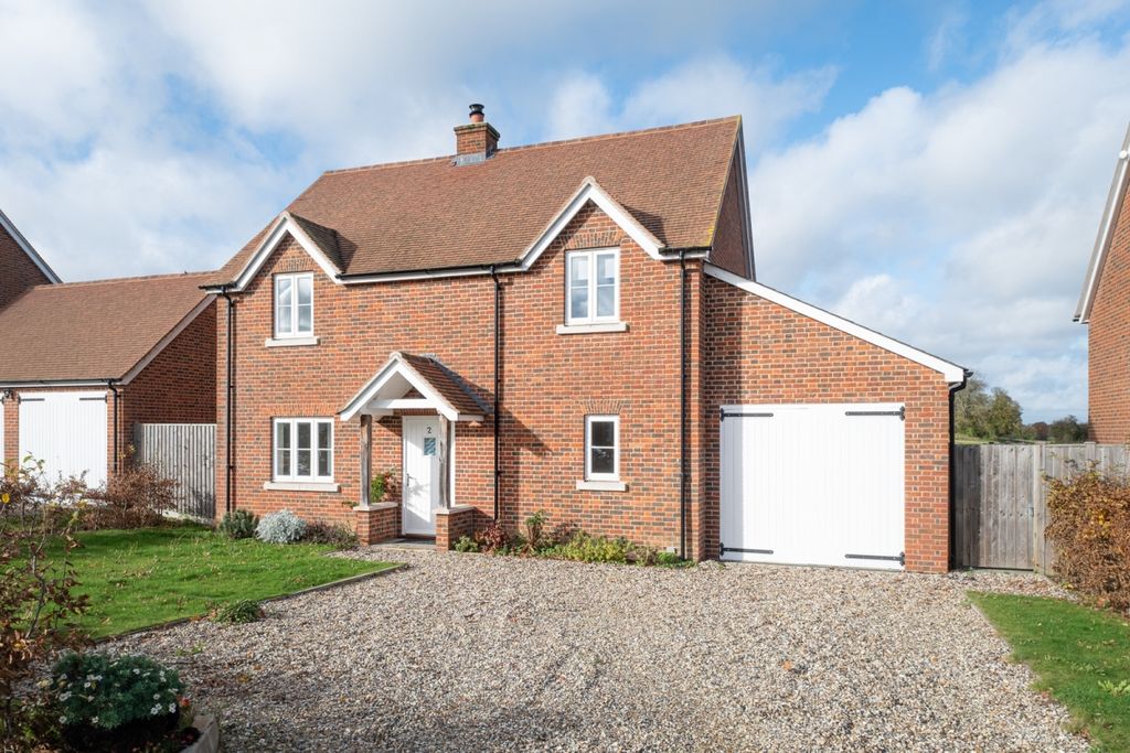 Property photo 2 of 12 2 Ewhurst Park Co...