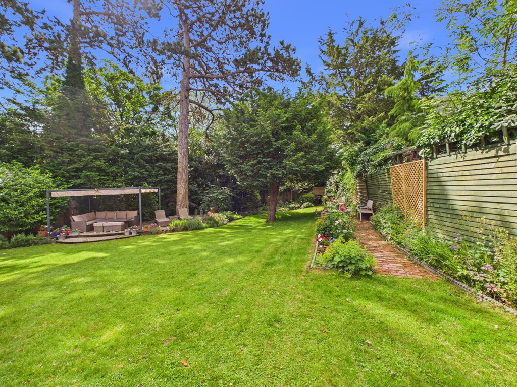 Property photo 2 of 24 Garden 1