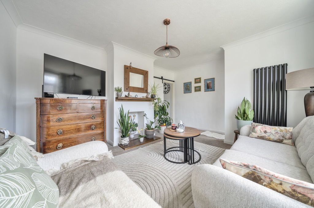 Property photo 2 of 17 Lounge Angle 1