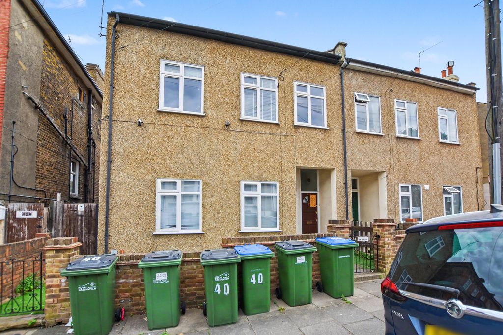 Property photo 2 of 17 Flat A, 40 Elmdene Road, Woolwich, London, Se18 6Ub