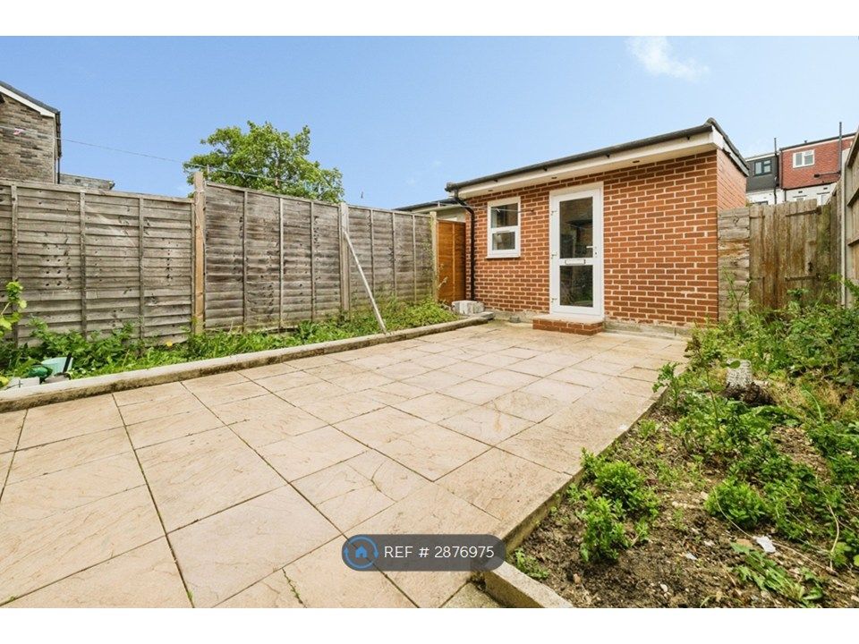 Property photo 2 of 11 Garden