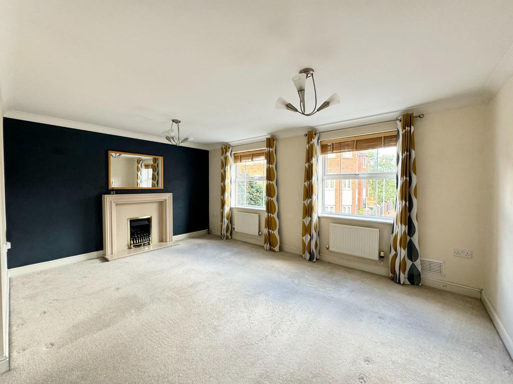 Property photo 2 of 26