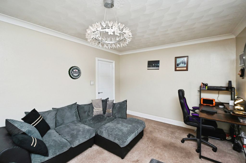 Property photo 3 of 16 Lounge