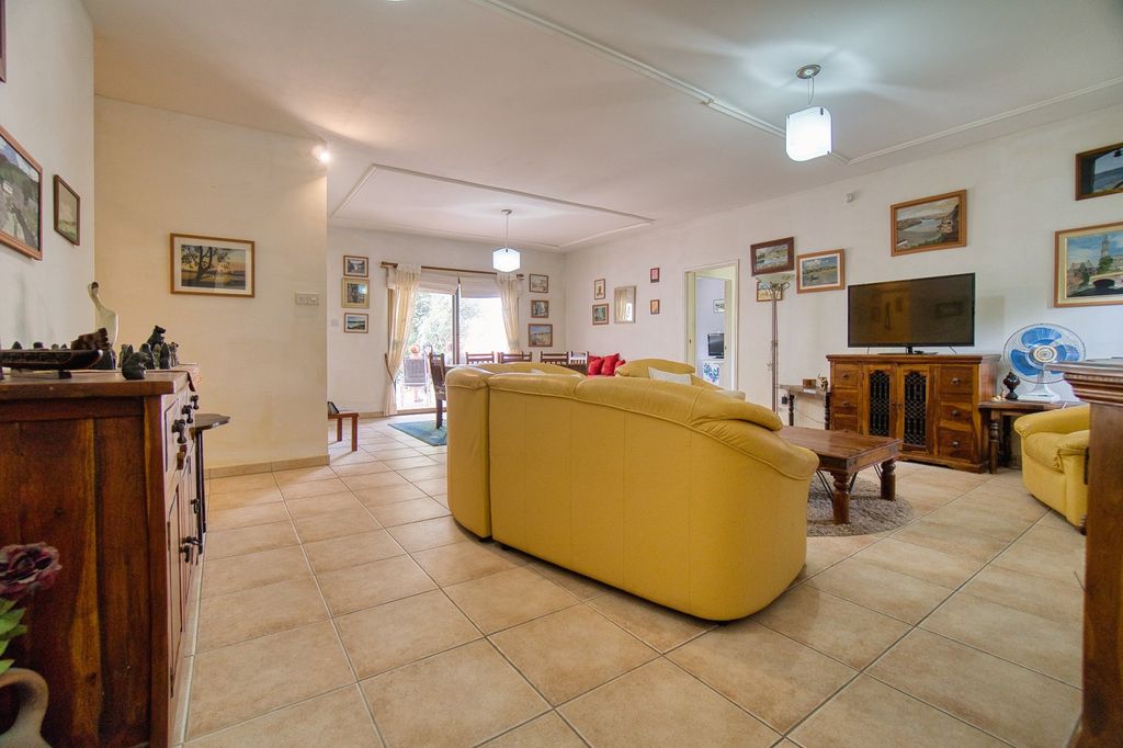 Property photo 3 of 37