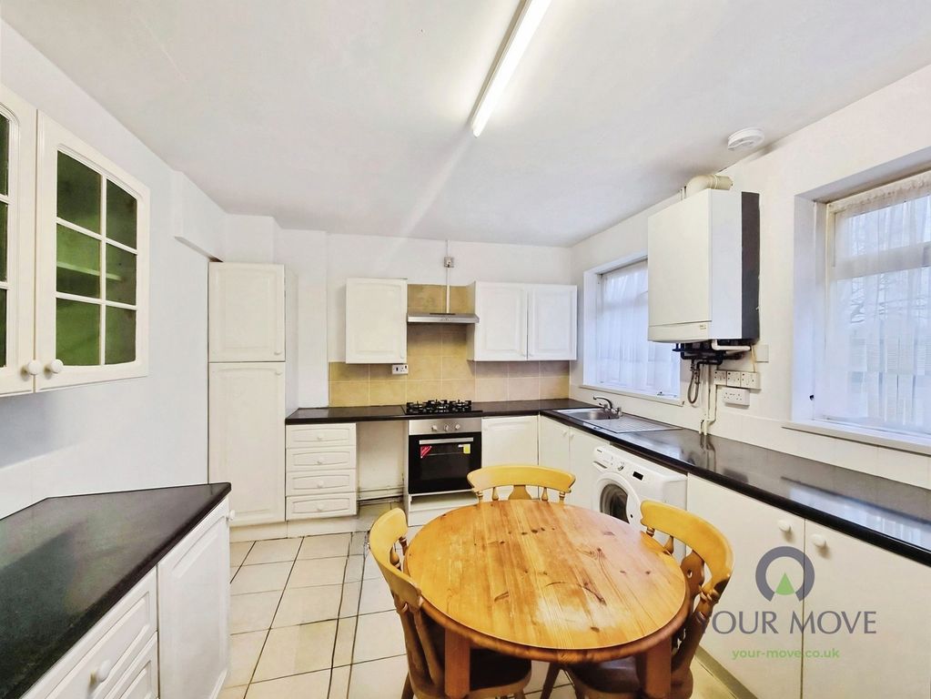 Property photo 3 of 7 Kitchen / Diner