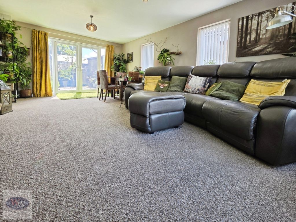 Property photo 2 of 24 Lounge 1