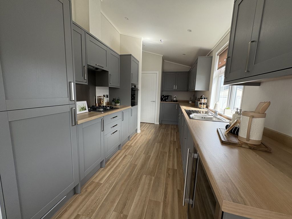 Property photo 2 of 8 2