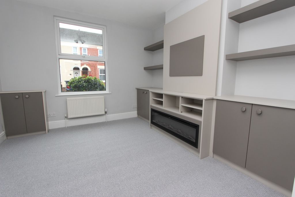 Property photo 2 of 11 Lounge