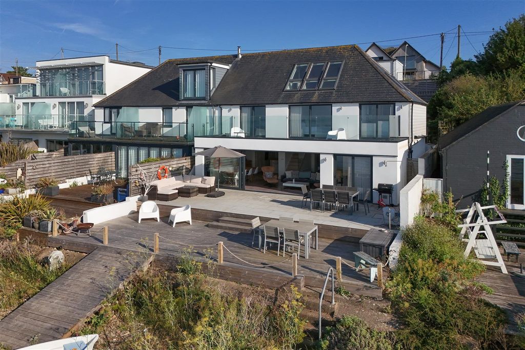 Property photo 2 of 42 Admiralty Walk, Whitstable