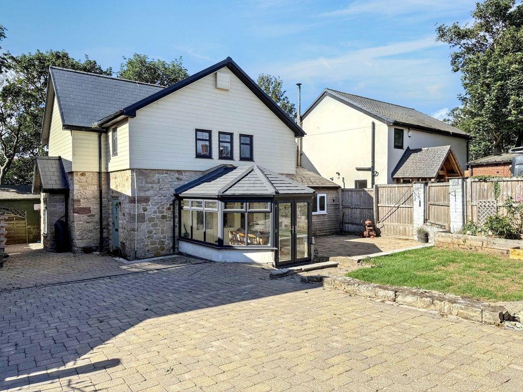 Property photo 3 of 37
