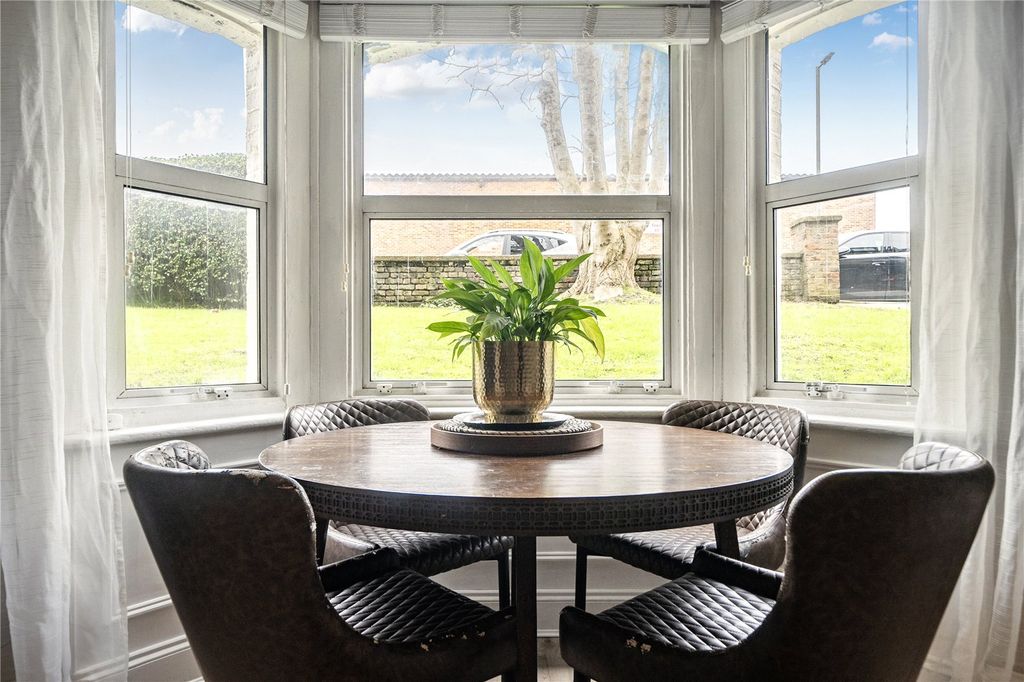 Property photo 3 of 16 Picture No. 24