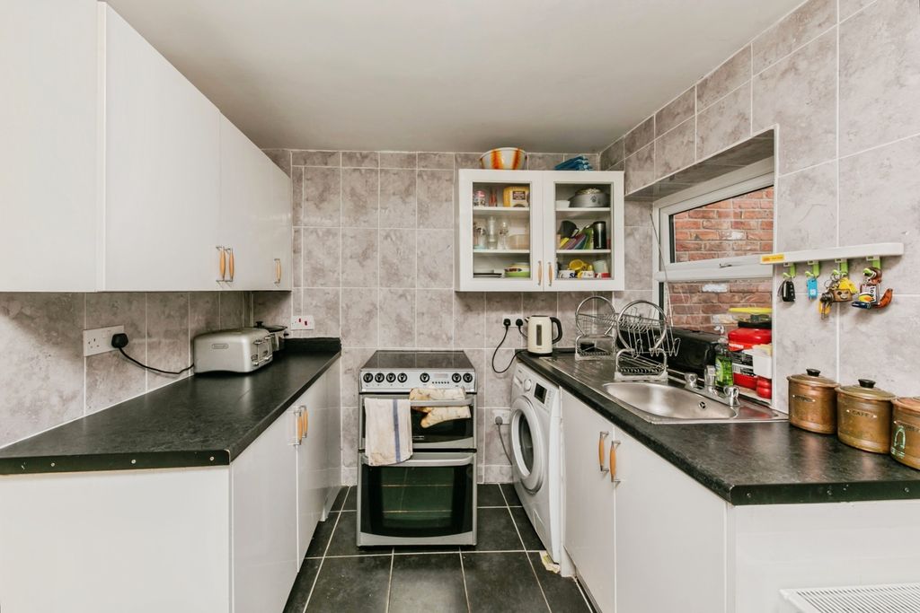 Property photo 3 of 12 Pbox-Img.Jpg