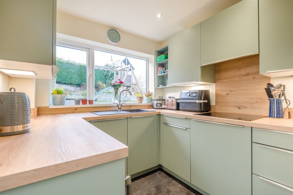 Property photo 2 of 22