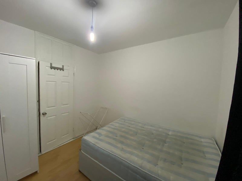 Property photo 3 of 16 Room 3- £785 Available From 01/08/2026