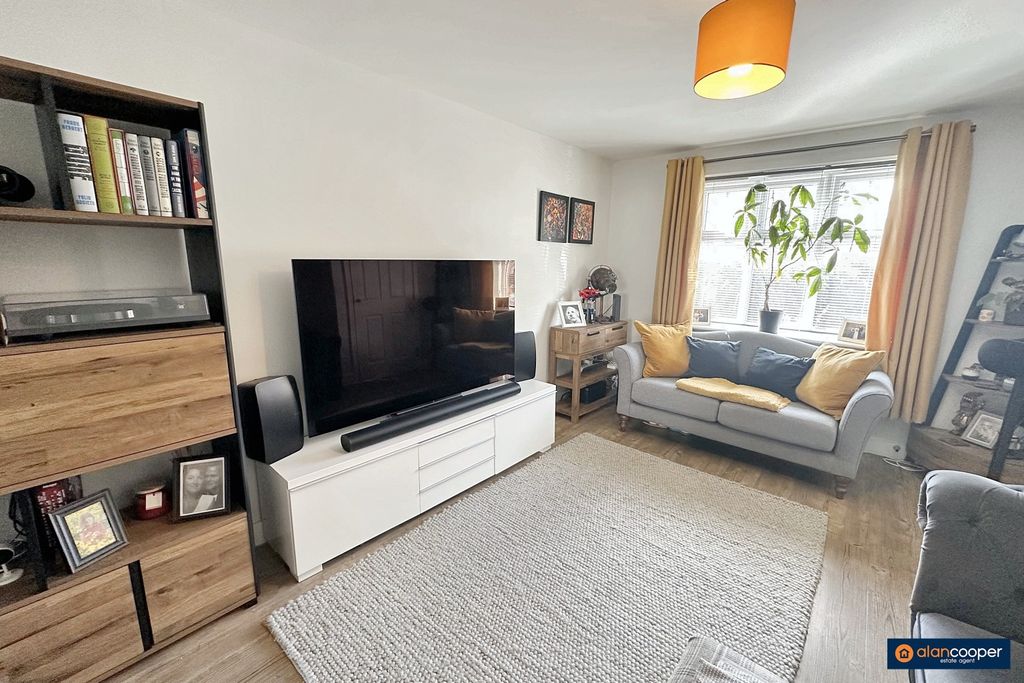 Property photo 2 of 18 4498904