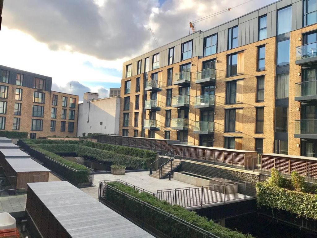 Property photo 1 of 7 Modern & Quiet Apartment With Balcony And Daytime Concierge