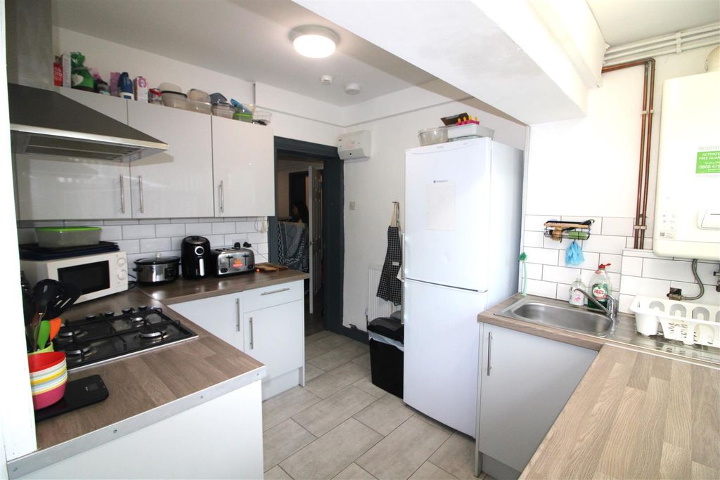 Property photo 2 of 16 Kitchen