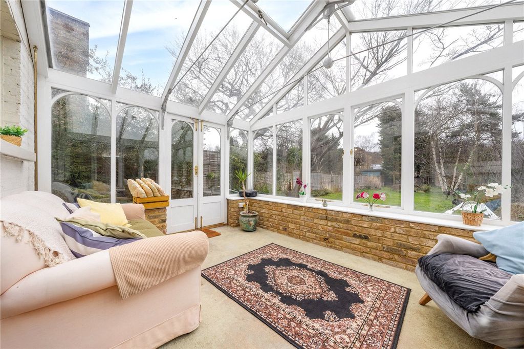 Property photo 3 of 19 Conservatory