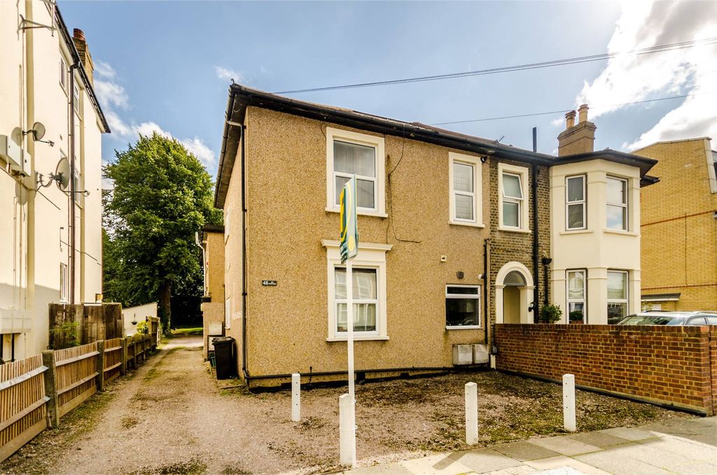 Property photo 1 of 8