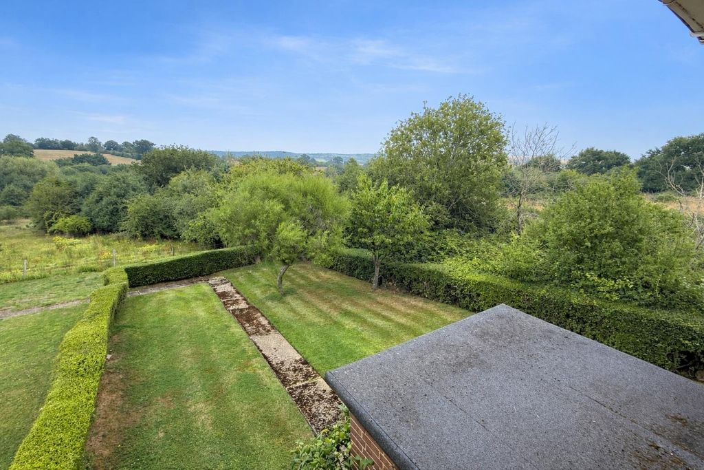 Property photo 2 of 19 Garden.Jpg